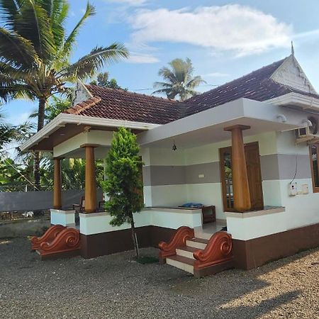 Punerjeni Homes Alappuzha Exterior foto