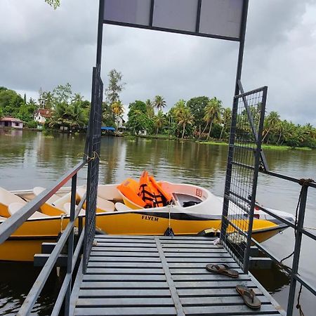 Punerjeni Homes Alappuzha Exterior foto