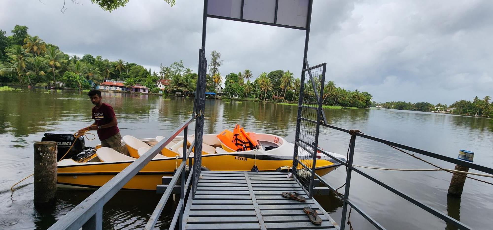 Punerjeni Homes Alappuzha Exterior foto