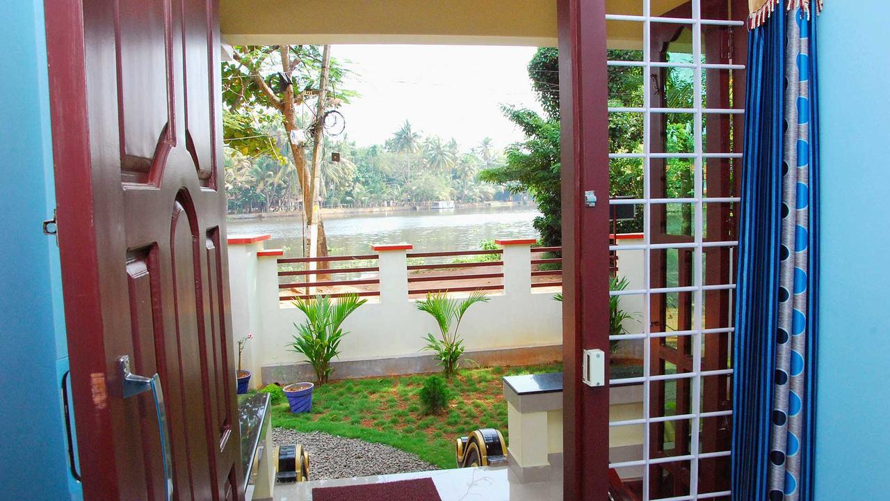 Punerjeni Homes Alappuzha Exterior foto